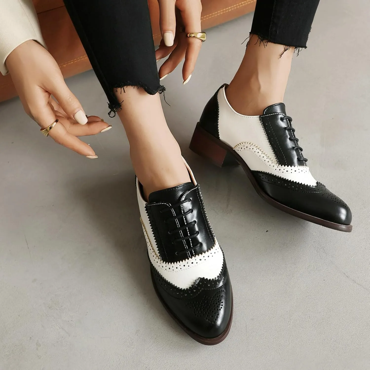 Betastella Womens Vintage Wingtip Lace Up Oxfords Chunky Low Heel Round Toe Pumps Brogue Oxford Shoes
