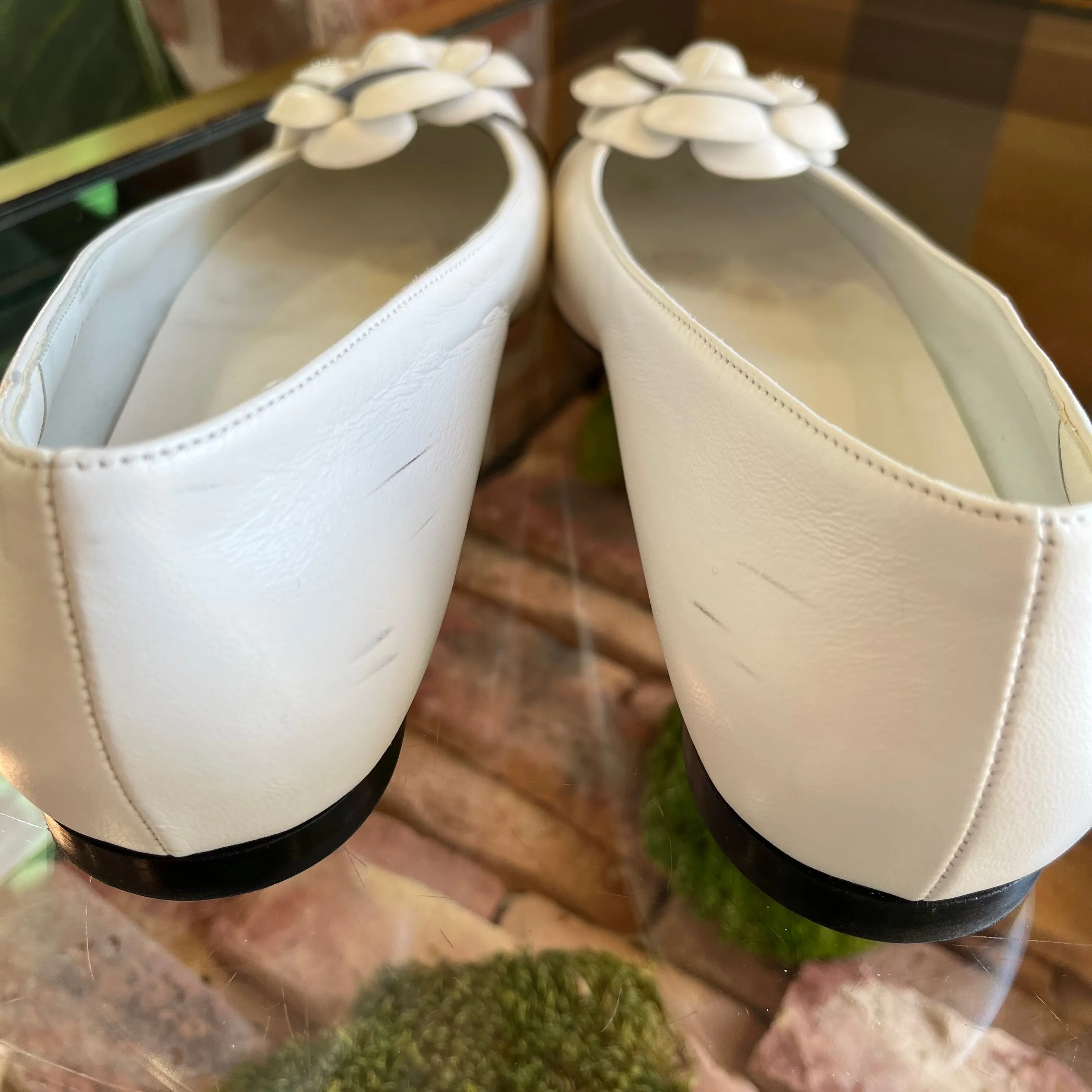 CHANEL White Camelia Cap Toe Ballet Flats SZ 40C