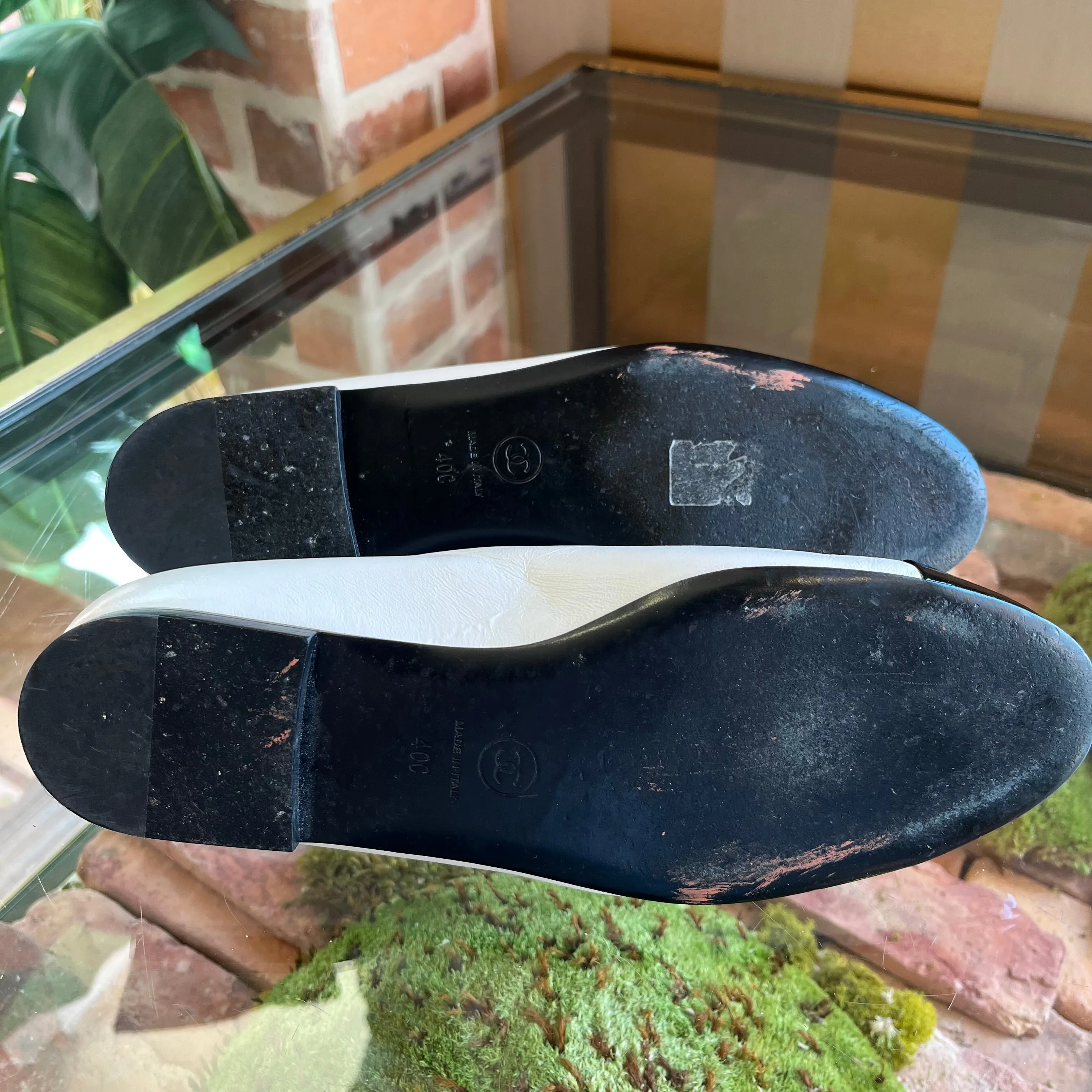 CHANEL White Camelia Cap Toe Ballet Flats SZ 40C