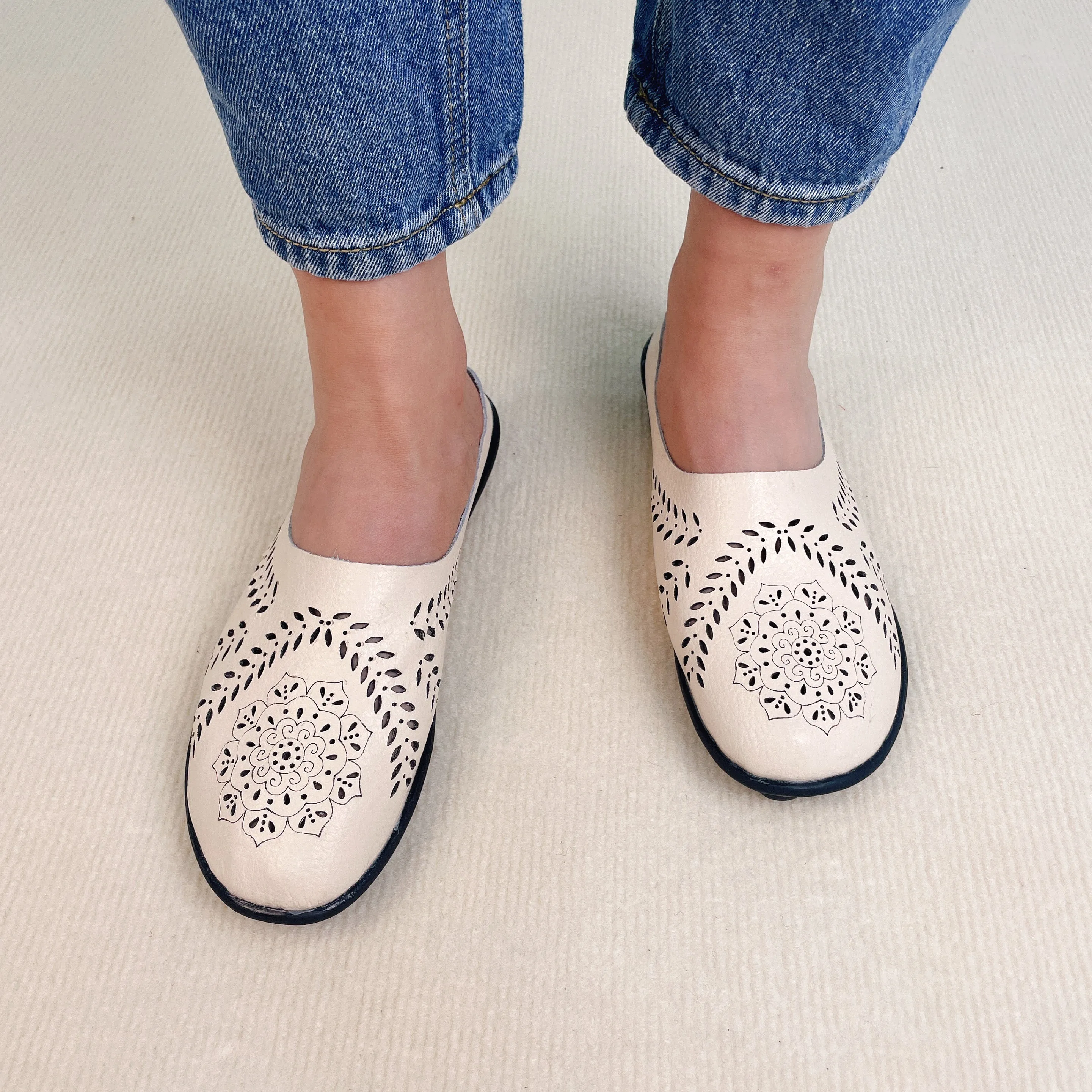 Nanccy Casual All-match Hollow Slippers