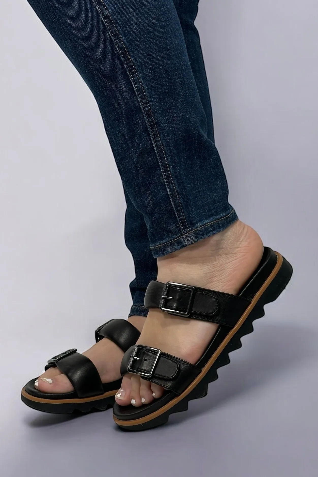 Nifty Leather Water-Repellent Sandal - Black