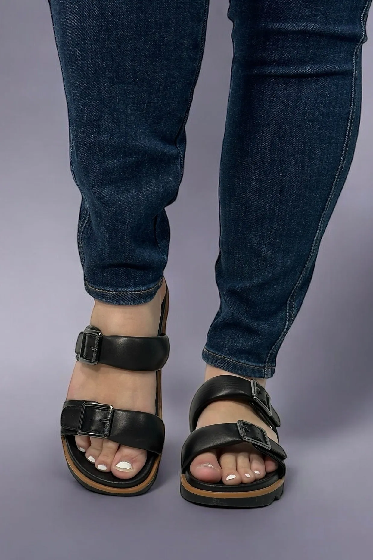 Nifty Leather Water-Repellent Sandal - Black