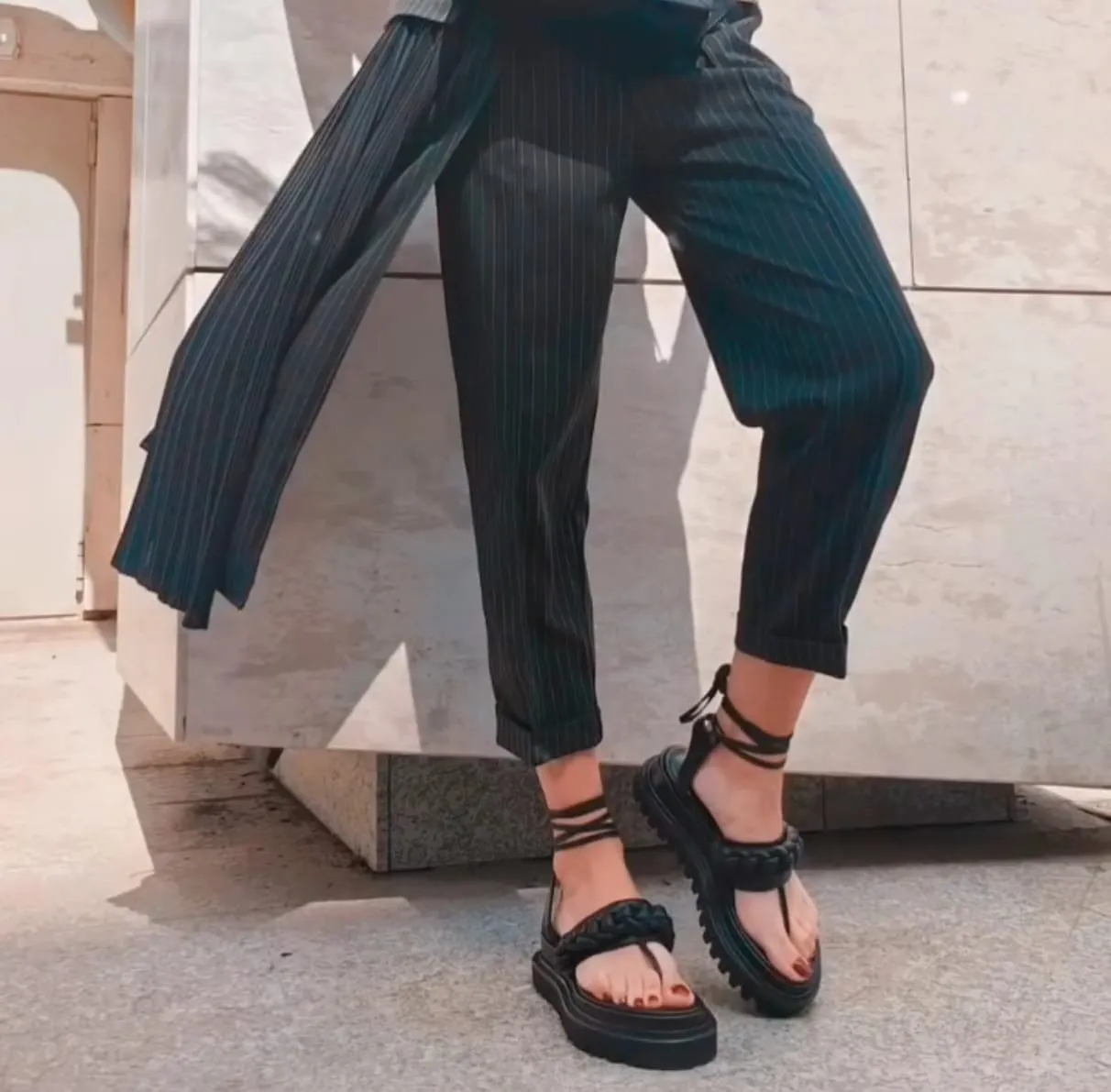 T-strappy Braided black leather sandals